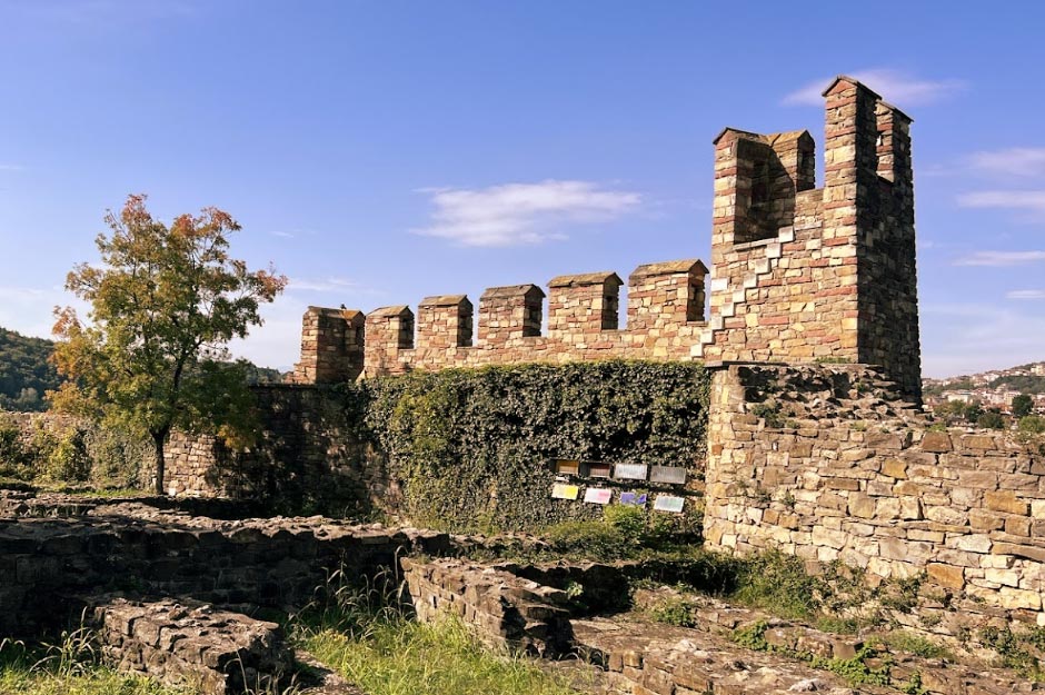 וליקו טרנובו: מסע בזמן ובהיסטוריה ש Veliko Tarnovo